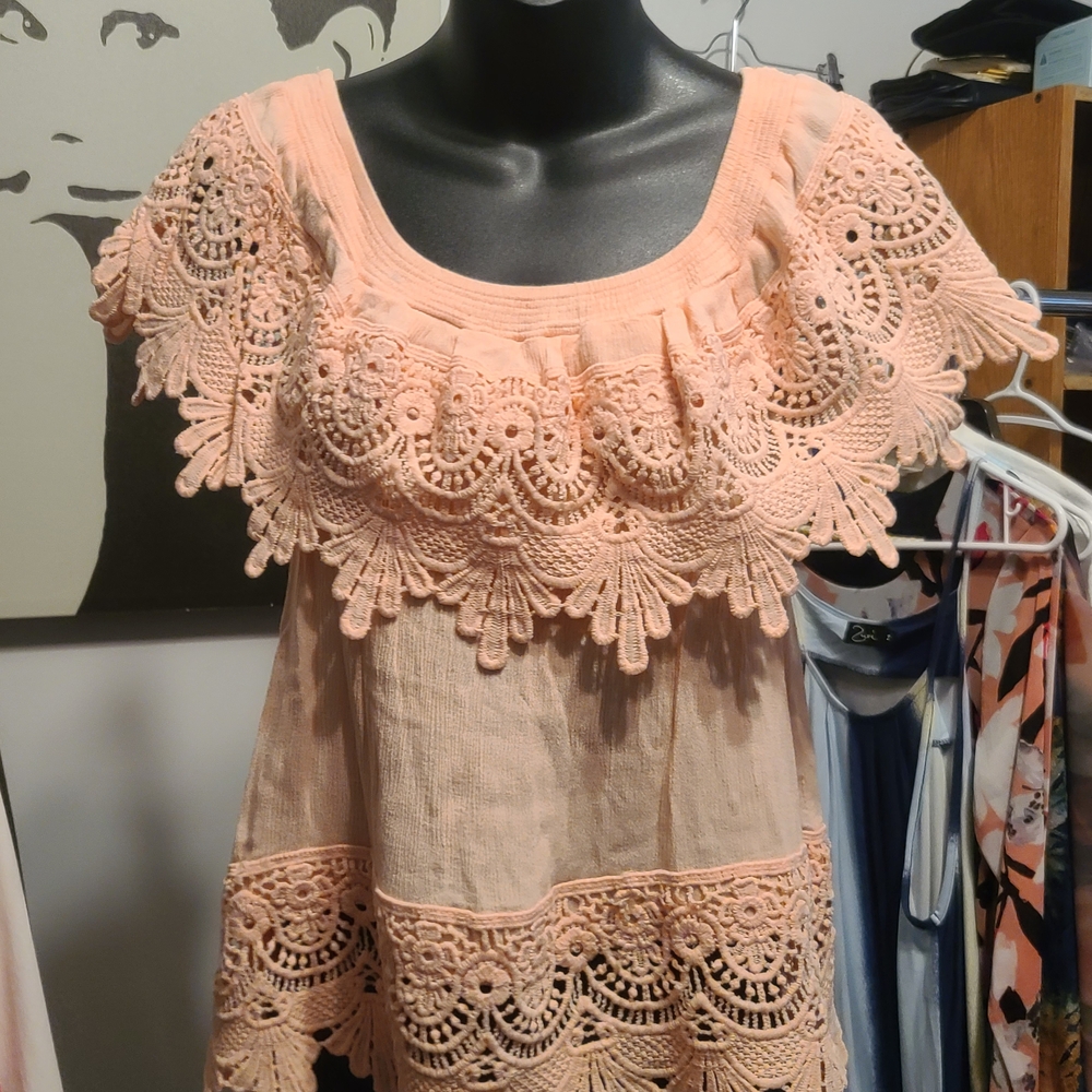 🐰Elegant Lace-Trimmed Blouse in Peach